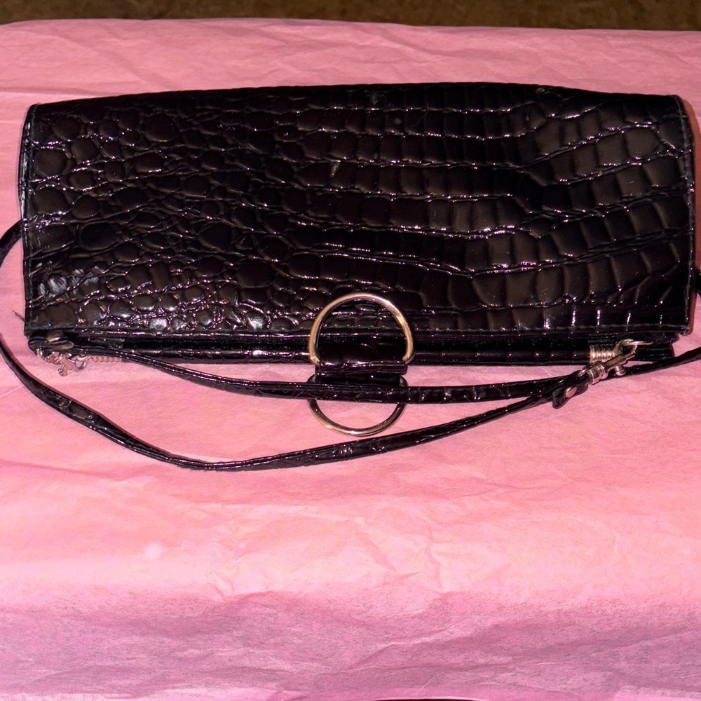 Elegant Black Crocodile-Embossed Clutch - Picture 3 of 3